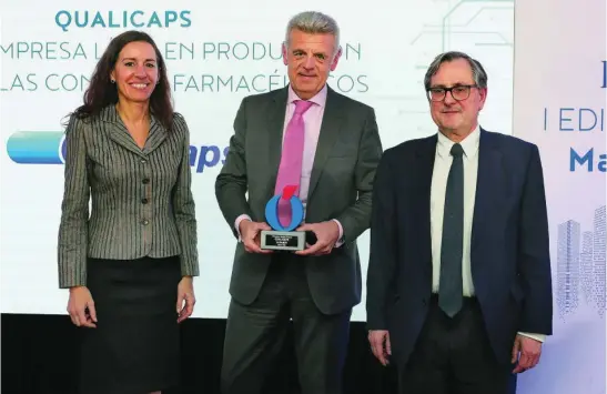  ?? ?? Francisco Javier Santamaría Montel, presidente de Qualicaps®, junto a Eugenia Carballedo y Francisco Marhuenda