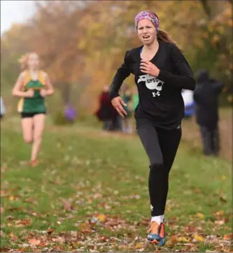  ?? PETER LEE, RECORD STAFF ?? Annemieke Tucker, foreground, of Glenview Park Secondary School, finished first in the junior girls’ race. Finishing second, visible in the background, is Cameron Heights Collegiate Institute runner Paige Sweeney.