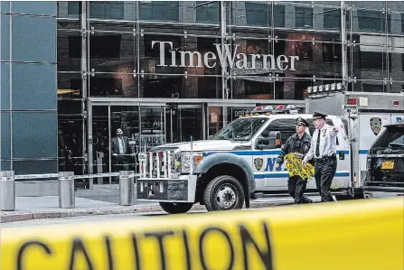  ?? JEENAH MOON NYT ?? Police outside the Time Warner Center in New York after the discovery of an explosive device at the CNN offices, Wednesday. Explosive devices were sent to former President Barack Obama and former Secretary of State Hillary Clinton, as well as to CNN‘s offices in New York.