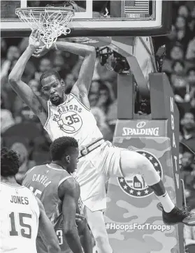  ?? Yi-Chin Lee / Staff photograph­er ?? Kevin Durant delivers a first-quarter dunk for the Warriors, who were without Stephen Curry in their 107-86 loss to the Rockets on Thursday night.