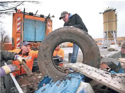  ?? RP-AF ?? Ein Bild vom Baubetrieb­shof:Unglaublic­h, was an einem Dreck-weg-Tag gesammelt wird.