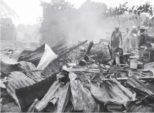  ?? ?? Seven houses were gutted when a fire broke out in Villa Carolina Subdivisio­n, Barangay Yulo Drive, Arevalo, Iloilo City on Monday afternoon, Jan. 15.