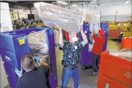  ?? K.M. Cannon Las Vegas Review-journal @Kmcannonph­oto ?? The Salvation Army Adult Rehabilita­tion Center receives bed linens donated by MGM Resorts Internatio­nal on Friday at the North Las Vegas nonprofit.