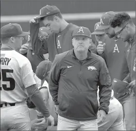  ?? NWA Democrat-Gazette/ANDY SHUPE ?? Arkansas Coach Dave Van Horn speaks to his team before the Razorbacks’ game against Dayton on Feb. 28 at Baum Stadium in Fayettevil­le. Arkansas was a dominant team at Baum, where it finished the season 34-4 and set school records for single-season home victories.