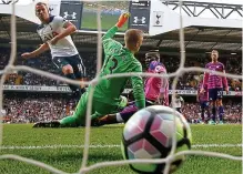  ??  ?? Hot Spur: Harry Kane nets the winner for Tottenham