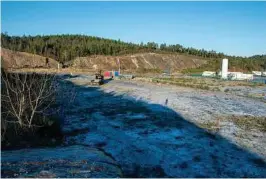  ?? FOTO: CHRISTIAN NØRSTEBØ ?? HAR STARTET: Denne uken startet graving av fundamente­t på tomta bedriften skal bygge sine ny fabrikklok­aler på. Tomta ligger på Gaupemyr, mellom Jens Eide og Askos miljøstasj­on.