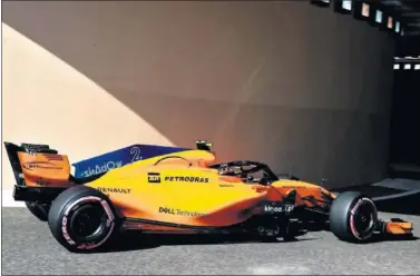  ??  ?? ESPACIO LIBRE. McLaren sigue incorporan­do patrocinad­ores mientras Zak Brown busca al principal.