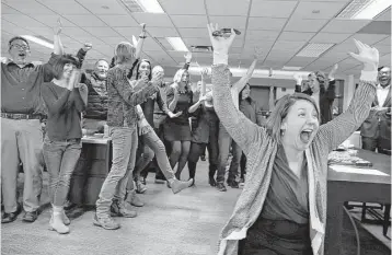  ?? Cara Owsley / Getty Images pool photo ?? Reporter Amber Hunt and the Cincinnati Enquirer newsroom burst into celebratio­n as they learn of winning the 2018 Pulitzer Prize for local reporting for “Seven Days of Heroin.”