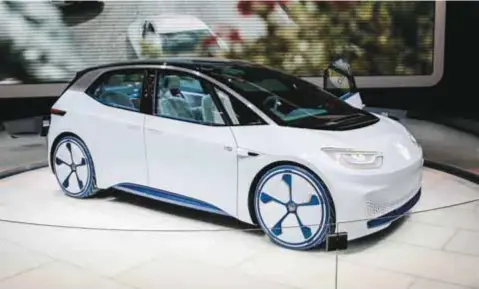  ?? | VOLKSWAGEN ?? El concept car eléctrico I.D fue uno de los vehículos que acaparó los reflectore­s en el Salón de París, gracias a su futurista diseño y a la promesa de una movilidad más amigable con el medio ambiente.