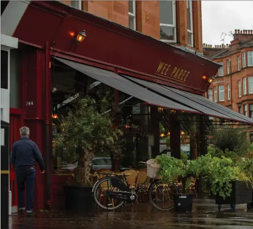  ?? PHOTOGRAPH: COLIN MEARNS ?? Wee Paree has a French cafe feel, a chintzy comfort and a relaxed air