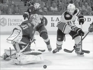  ?? Mike Carlson Associated Press ?? THE DUCKS’ Chris Wagner (21) looks for a rebound against Tampa Bay goalie Peter Budaj in third period.