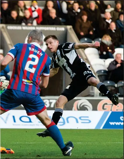  ??  ?? Gavin Reilly finishes off his 20th goal of the season from close range on Saturday for league leaders St Mirren against ICT