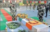  ?? NITIN KANOTRA/HT ?? Border Security Force IG Ram Awtar paying homage to BSF head constable RP Hazra, who was killed in unprovoked firing by Pakistan on Wednesday.