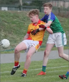  ??  ?? Luke Ryan of Sarsfields clears despite pressure from Conor Foley (Glynn-Barntown).