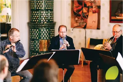  ?? FOTO: SAmULI VIENOLA ?? Philharmon­isches Bläserquin­tett Berlin besökte Finland för första gången. På bilden Michael Hasel (t.v.) på flöjt, Andreas Wittmann på oboe, och Fergus McWilliam på valthorn.