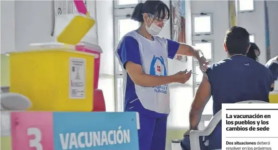  ?? FOTOS: AGENCIAS PATAGONES, PIGÜÉ Y CORONEL SUÁREZ ?? LA CAMPAÑA de vacunación comenzó el jueves en los 15 distritos que conforman la Región Sanitaria I.