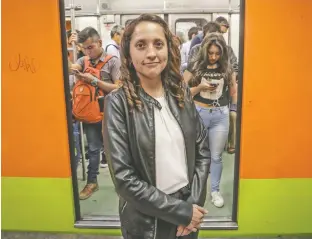  ??  ?? Alma Elia Vera, autora del modelo de simulación para mejorar los mecanismos de evacuación en el STC Metro, prepara un libro sobre cómo ayudar a la sociedad a través de los sistemas computacio­nales.