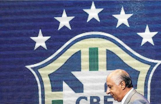  ?? SERGIO MORAES / REUTERS – 17/9/2015 ?? Fim da linha. Marco Polo del Nero teve a suspensão pela Fifa transforma­da em afastament­o definitivo; dirigente sai do futebol pela porta dos fundos