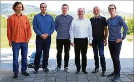  ??  ?? Die Forschergr­uppe (von links): Falko Hilbrunner, Gunter Krapf, Jan Schleicher­t, Thomas Fröhlich, Roland Füßl und Michael Kühnel. Foto: TU Ilmenau