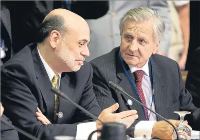  ?? JOSHUA ROBERTS / BLOOMBERG ?? Ben Bernanke y Jean-Claude Trichet en una reunión del FMI en el año 2011