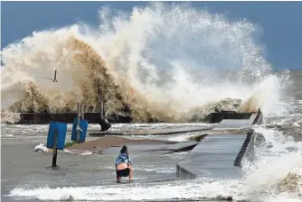  ?? MICHAEL CIAGLO, HOUSTON CHRONICLE, VIA AP ?? Sydney Schultz captures images of Cindy’s approach from the Bolivar Peninsula in Texas.