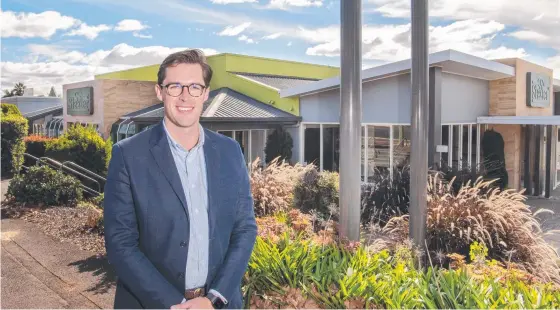  ?? Picture: Nev Madsen. ?? SOLD: Hodge Real Estate’s Ed Hodge outside the old Sizzler building, which has been sold to a local investor.