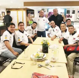  ?? BRIAN YALUNG ?? KUMPIYANSA ang Philippine Paralympic Bowling team, sa pangunguna ni coach Benshir Layoso sa pagsabak sa 2018 Asian Para Games simula ngayong weekend sa Jakarta, Indonesia.