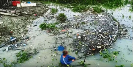  ?? .— Photos: Handout ?? A conscienti­ous resident of Pulau Ketam cleaning up the island bit by bit, as shown in the short film Mr Garbage