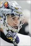  ?? DAVID DUPREY/ THE ASSOCIATED PRESS ?? Buffalo Sabres goalie Ryan Miller practises in Amherst, N. Y., on Friday.