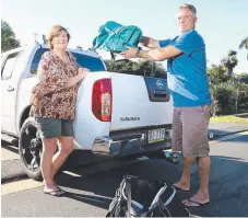  ?? Picture: RICHARD GOSLING ?? Alison and Tony Blair busy packing their car to head to Sydney for the NRL grand final to watch their son.