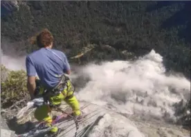  ?? PETER ZABROK, THE ASSOCIATED PRESS ?? Climber Ryan Sheridan had just reached the top of El Capitan, a 2,307-metre rock formation, when a rock slide let loose below him Thursday in Yosemite National Park.