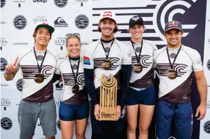  ??  ?? ABOVE: Gold medals for Team World (l-r:Kanoa Igarashi (Japan), Paige Hareb (NZ), Jordy Smith (South Africa), Bianca Buitendag (South Africa), Michel Bourez (Tahiti)