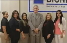  ?? EDWIN DELGADO PHOTO ?? Imperial Regional Detentiona­l Facility warden John Rathman (center) joined by Sure Helpline staff (from left) Jasmine Bueno; Consuelo Siqueiros; Brandy Galvan; Kenia Felix and Johana Ramirez.