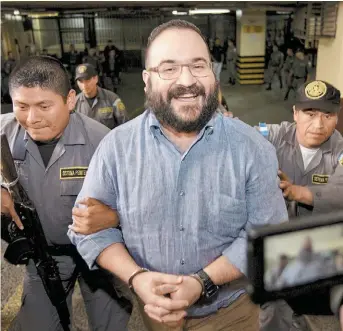  ?? AP ?? Las triangulac­iones y los desvíos de Javier Duarte no terminan en un expediente bien armado.