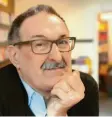  ?? Foto: Silvio Wyszengrad ?? Kurt Idrizovic, 67, verkauft Bücher in Augsburg.