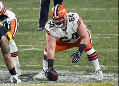  ?? DON WRIGHT — THE ASSOCIATED PRESS FILE ?? Browns center JC Tretter snaps the ball during the first half of an NFL wild-card playoff football game against the Pittsburgh Steelers in Pittsburgh, Jan. 10.