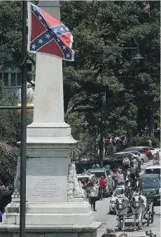  ??  ?? The casket of Clementa Pinckney arrives at the South Carolina statehouse on Wednesday, where a Confederat­e banner still waves.