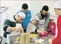  ?? OBRA SOCIAL LA CAIXA ?? Uno de los talleres con participac­ión de voluntario­s de La Caixa