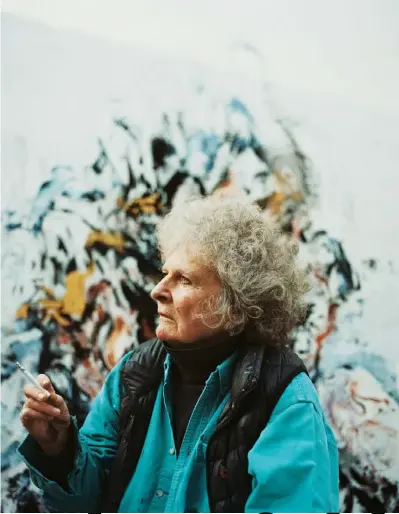  ??  ?? Maggi Hambling in her studio, December 2016, one of her latest paintings, Hamlet, behind her