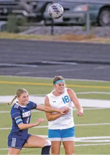  ?? ?? Santa Fe High’s Elsa Ranney Smith, left, and Cleveland’s Rylie Pengelly go up for a header.