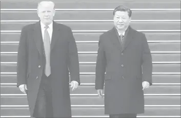  ??  ?? El presidente de China, Xi Jinping, y su homólogo de Estados Unidos, Donald Trump, en la cereminia de bienvenida en el Gran Palacio del Pueblo, en Pekín ■ Foto Xinhua