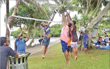  ?? Picture: JONA KONATACI ?? While some people opted to rest from the hectic holidays yesterday, many enjoyed their Christmas Day holiday at the My Suva Picnic Park.