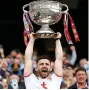  ?? ?? CHAMPIONS Hampsey lifts the Sam Maguire cup