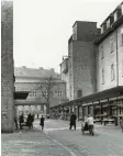  ??  ?? Die Bäckergass­e an der Fleischhal­le im Jahr 1935.
Südseite
der