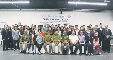  ??  ?? Suhaili (seated fifth left) and Bernard (seated fourth right) with participan­ts of the talk.