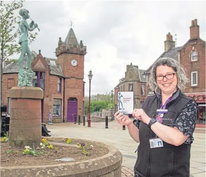  ?? Pictures: Paul Reid. ?? Gateway to the Glens Museum assistant Jen Falconer with the guide.