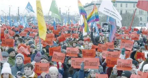  ?? — AFP ?? People hold portraits of late opposition leader Boris Nemtsov and placards reading ‘Who ordered?’ during a memorial march in Saint Petersburg on Sunday.