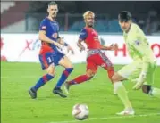  ?? AP ?? Gourav Mukhi (centre) of Jamshedpur FC scored a goal against Bengaluru FC in Bangalore on Sunday.