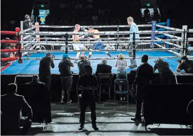  ?? J.P. MOCZULSKI FOR THE TORONTO STAR ?? Hamilton’s Jessie Wilcox, left, squares off against Juan Carlos Chavira of Mexico, during a Super Welterweig­ht fight at the Powerade Centre in Brampton in 2017.