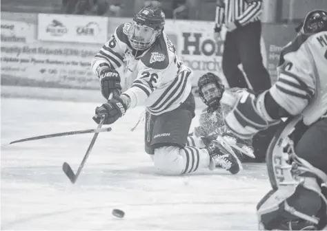  ?? [ALI WILSON / THE OBSERVER] ?? Spencer Comelli going the extra mile in Sunday night’s game at the WMC that saw the team fall 4-3 to the Listowel Cyclones.